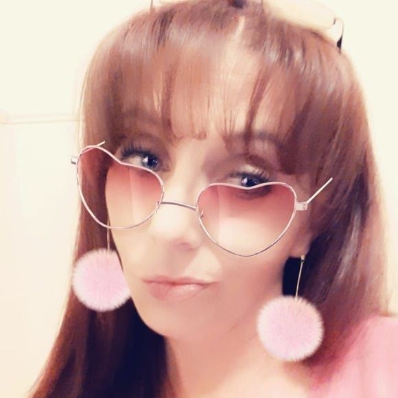 Meet your Posher, Barb - Picture 1 of 1